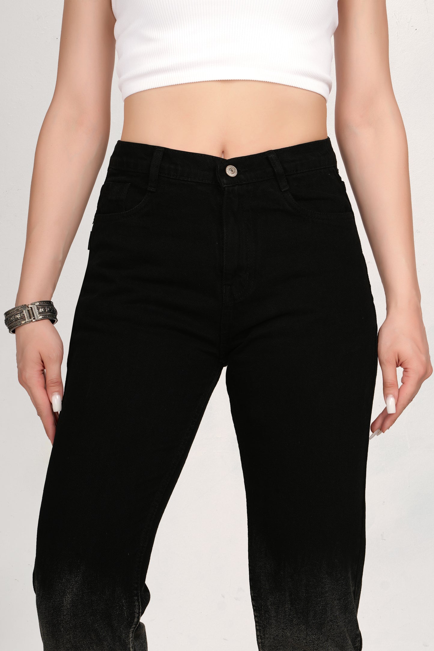 MeQueen Women's Relaxed Fit Black Jeans