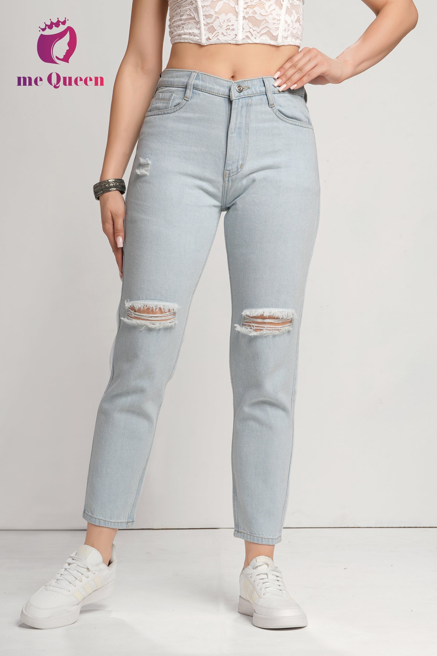 MeQueen Women's Sky Blue Fit Ripped Knee Jeans