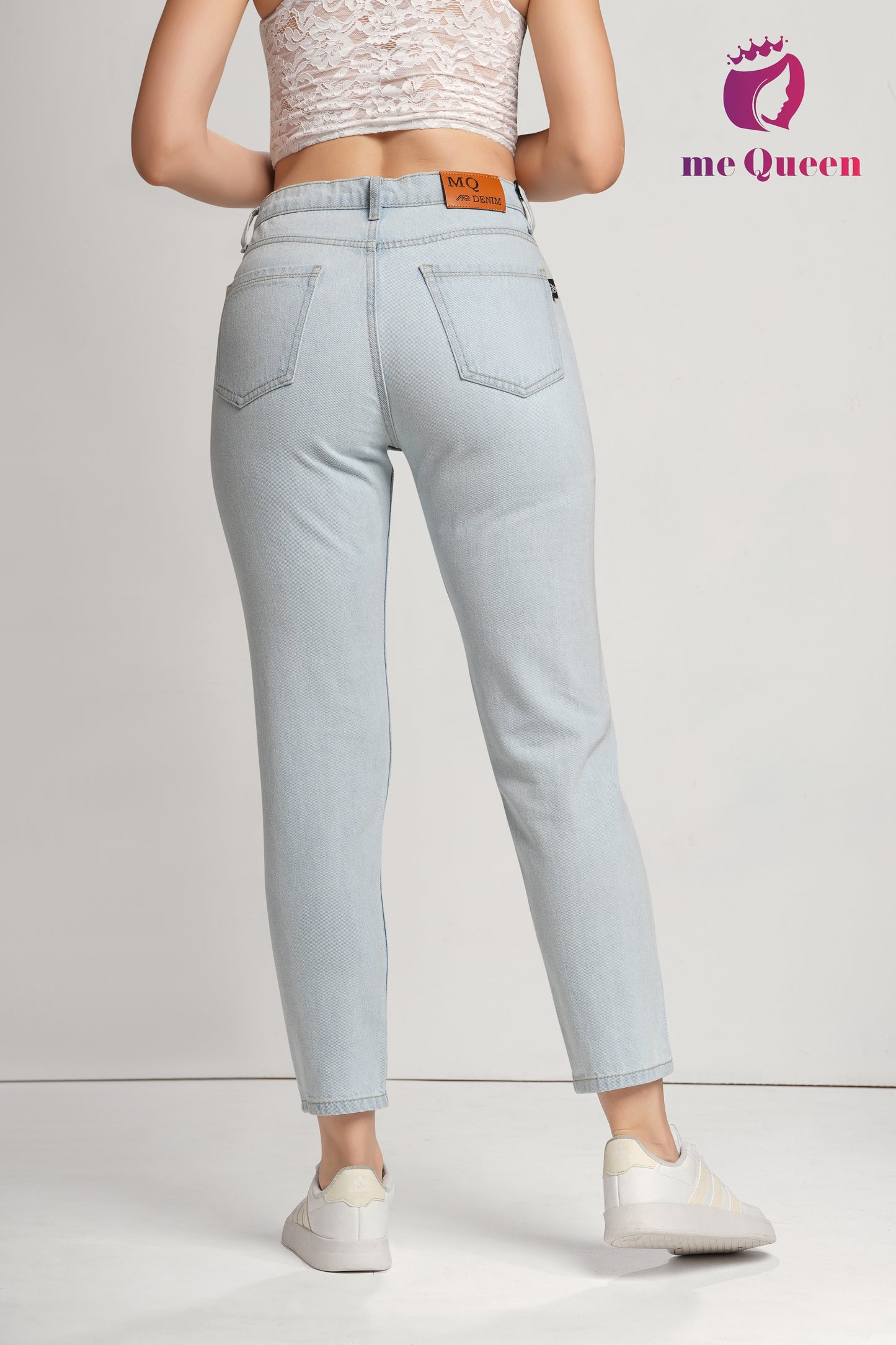 MeQueen Women's Sky Blue Fit Ripped Knee Jeans