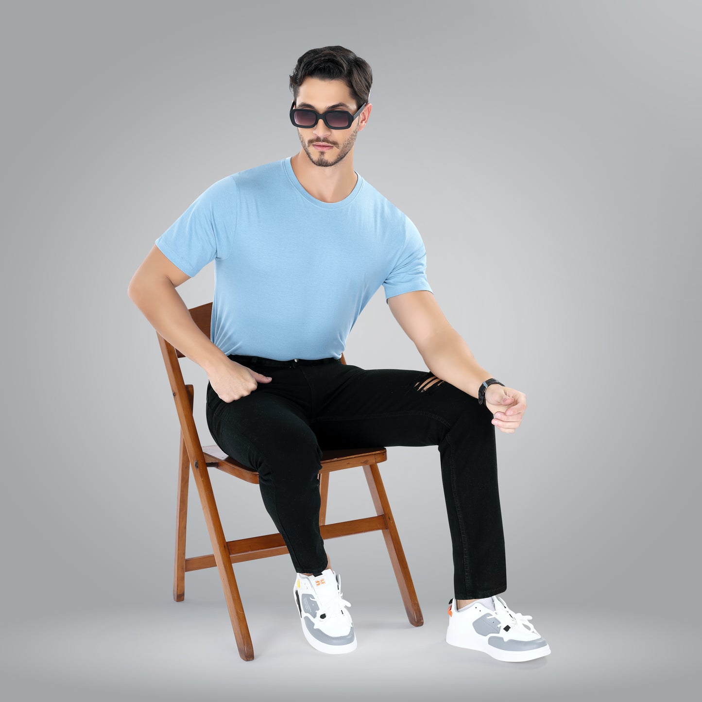 MQ Denim Mid-Rise Black Non Stretchable Pure Cotton Straight Fit Ripped Jeans