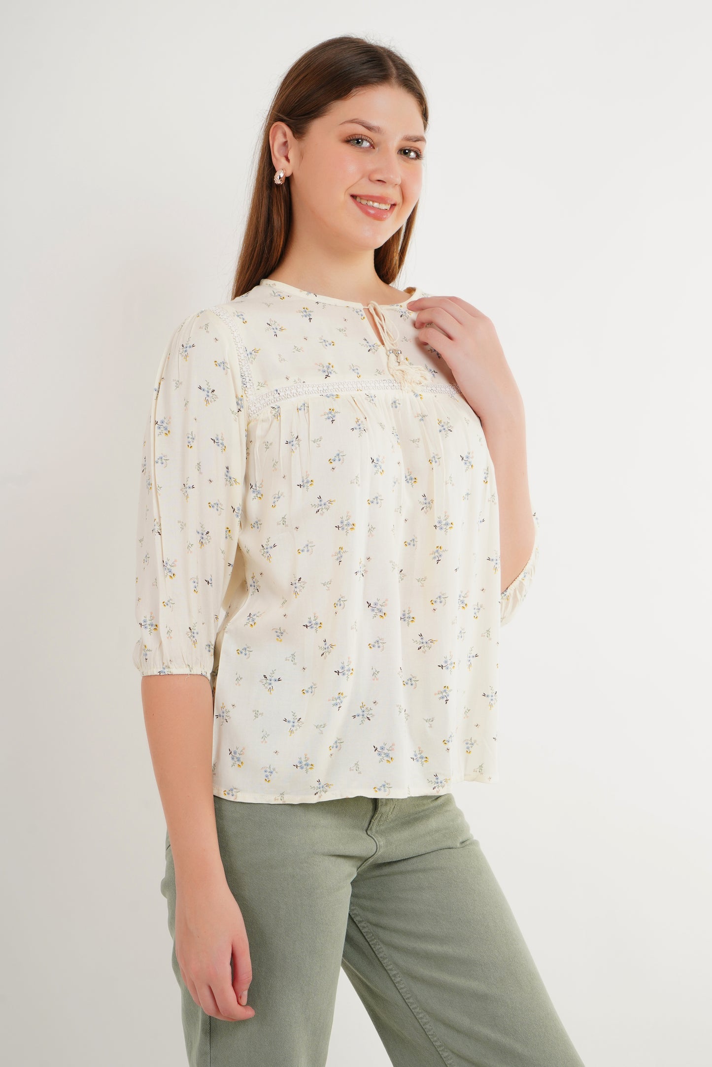 MeQueen Women’s Cream Color Printed Top